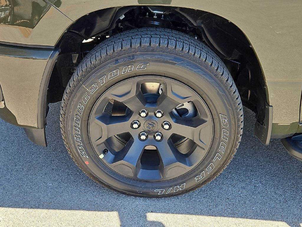 2027 RAM 1500 RAM 1500 EXPRESS CREW CAB 4X4 5'7' BOX