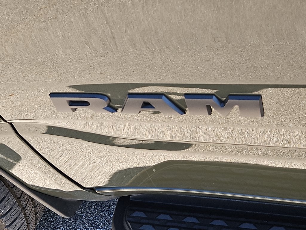 2027 RAM 1500 RAM 1500 EXPRESS CREW CAB 4X4 5'7' BOX