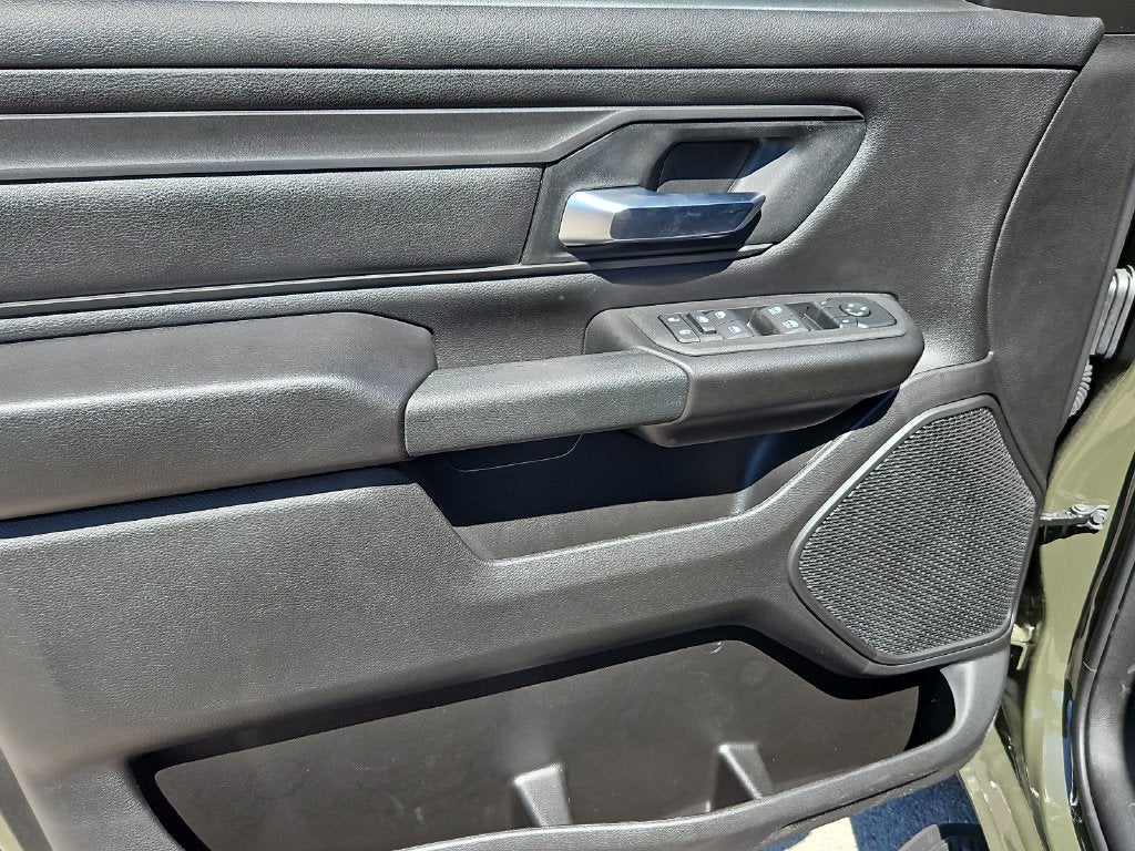 2027 RAM 1500 RAM 1500 EXPRESS CREW CAB 4X4 5'7' BOX