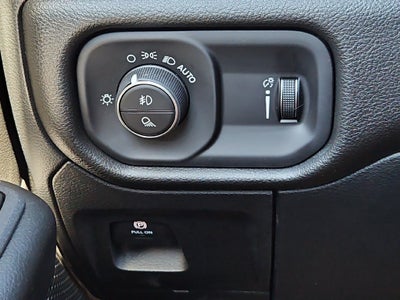 2027 RAM 1500 RAM 1500 EXPRESS CREW CAB 4X4 5'7' BOX