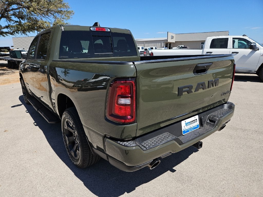 2027 RAM 1500 RAM 1500 EXPRESS CREW CAB 4X4 5'7' BOX