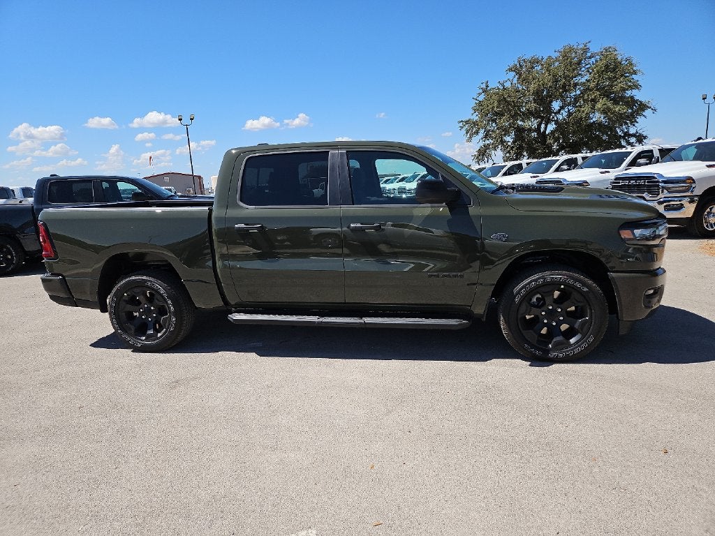 2027 RAM 1500 RAM 1500 EXPRESS CREW CAB 4X4 5'7' BOX