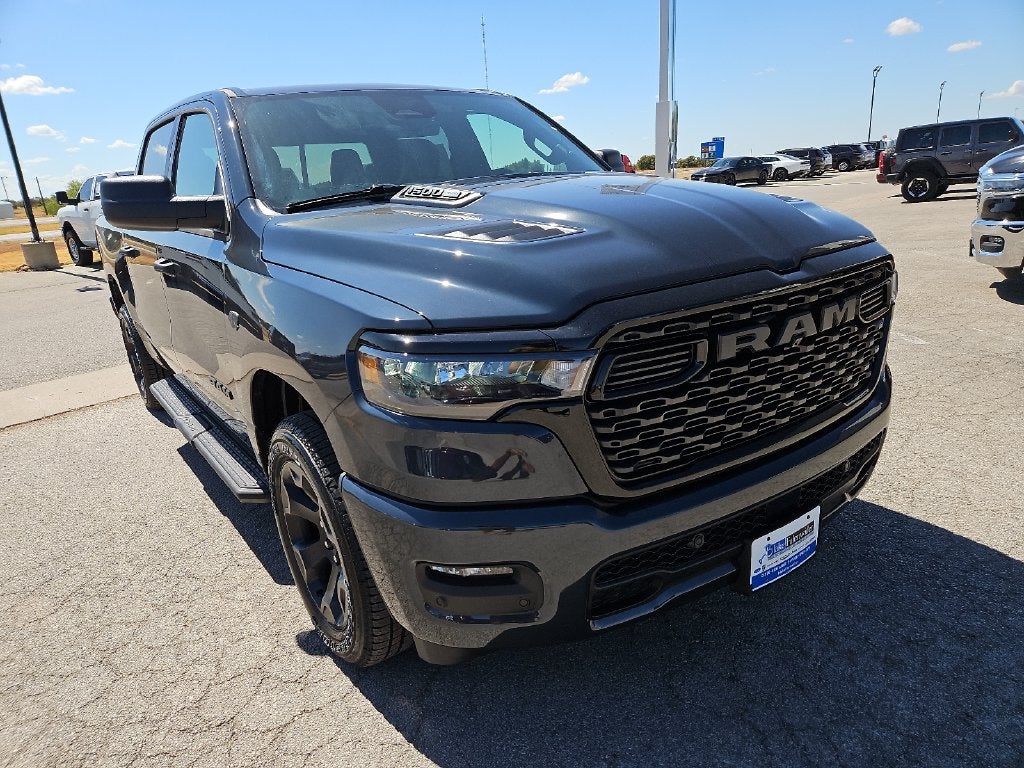2027 RAM 1500 RAM 1500 EXPRESS CREW CAB 4X4 5'7' BOX