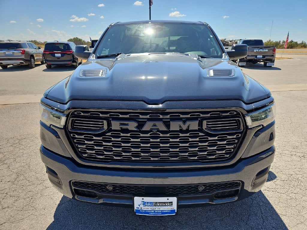 2027 RAM 1500 RAM 1500 EXPRESS CREW CAB 4X4 5'7' BOX