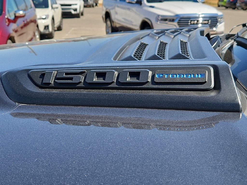 2027 RAM 1500 RAM 1500 EXPRESS CREW CAB 4X4 5'7' BOX