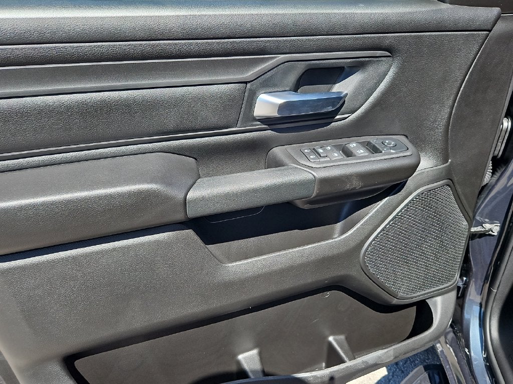 2027 RAM 1500 RAM 1500 EXPRESS CREW CAB 4X4 5'7' BOX