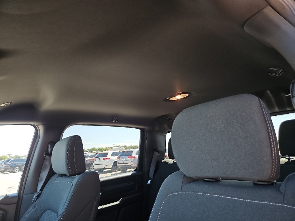 2027 RAM 1500 RAM 1500 EXPRESS CREW CAB 4X4 5'7' BOX