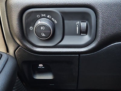 2027 RAM 1500 RAM 1500 EXPRESS CREW CAB 4X4 5'7' BOX
