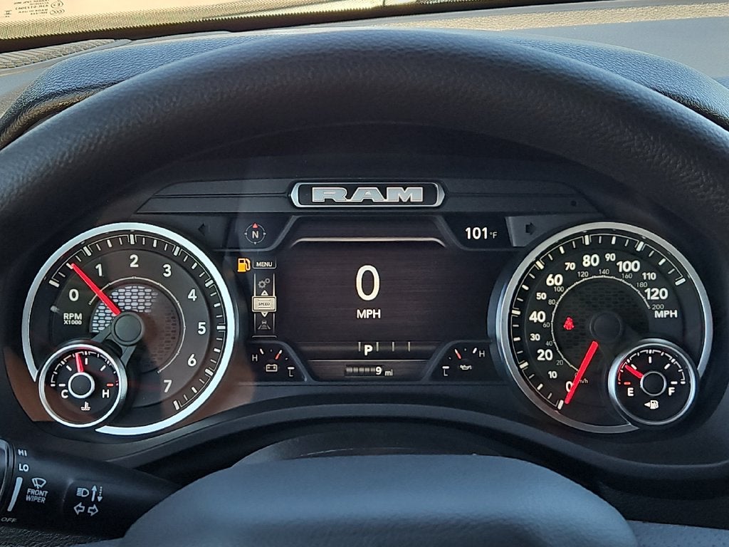 2027 RAM 1500 RAM 1500 EXPRESS CREW CAB 4X4 5'7' BOX