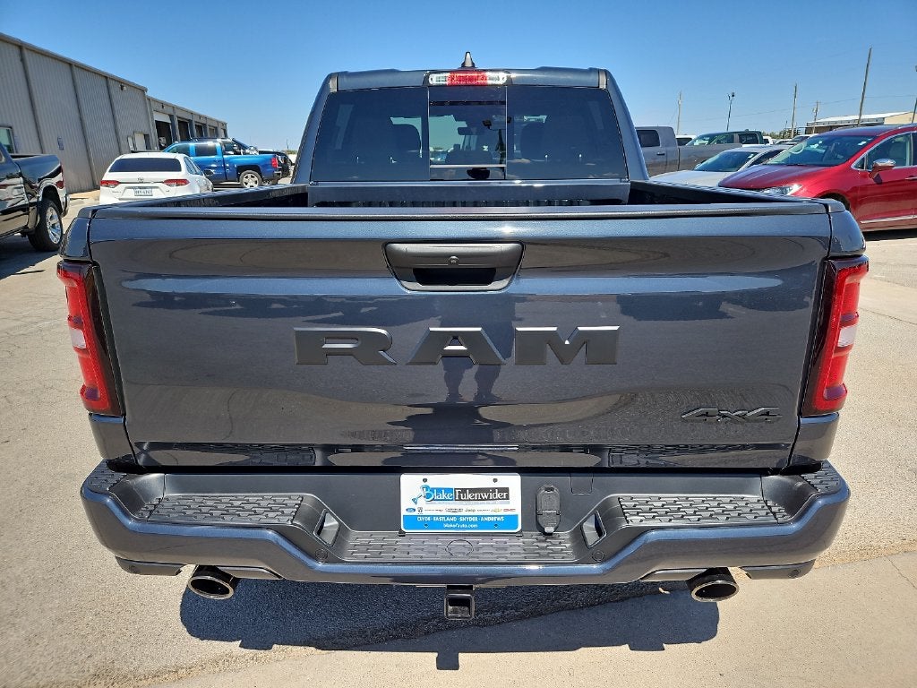 2027 RAM 1500 RAM 1500 EXPRESS CREW CAB 4X4 5'7' BOX