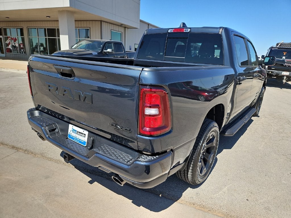 2027 RAM 1500 RAM 1500 EXPRESS CREW CAB 4X4 5'7' BOX