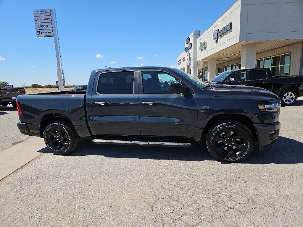2027 RAM 1500 RAM 1500 EXPRESS CREW CAB 4X4 5'7' BOX