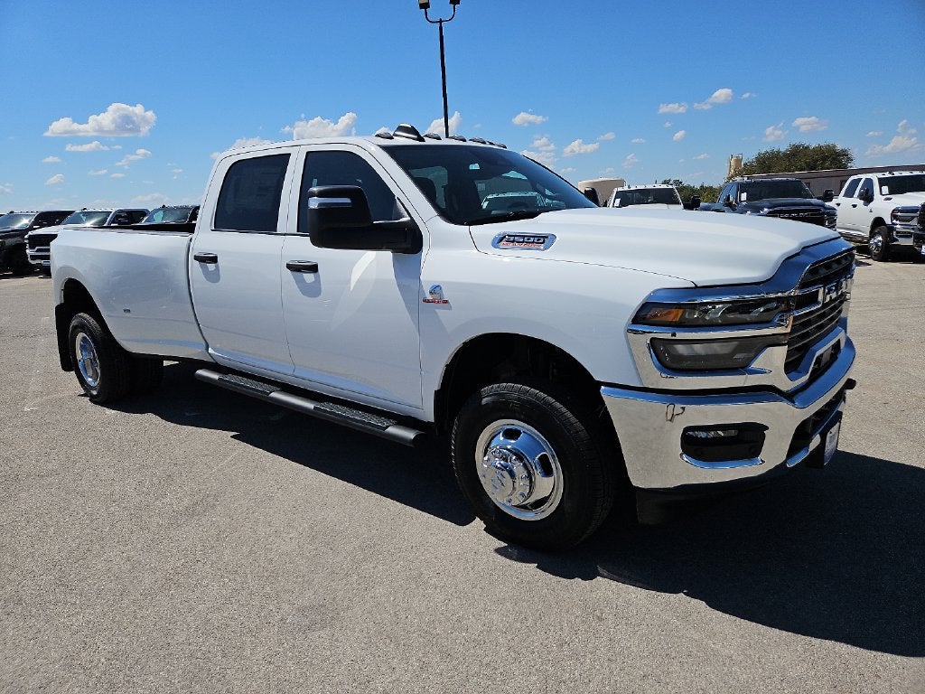 2027 RAM 3500 RAM 3500 TRADESMAN CREW CAB 4X4 8' BOX