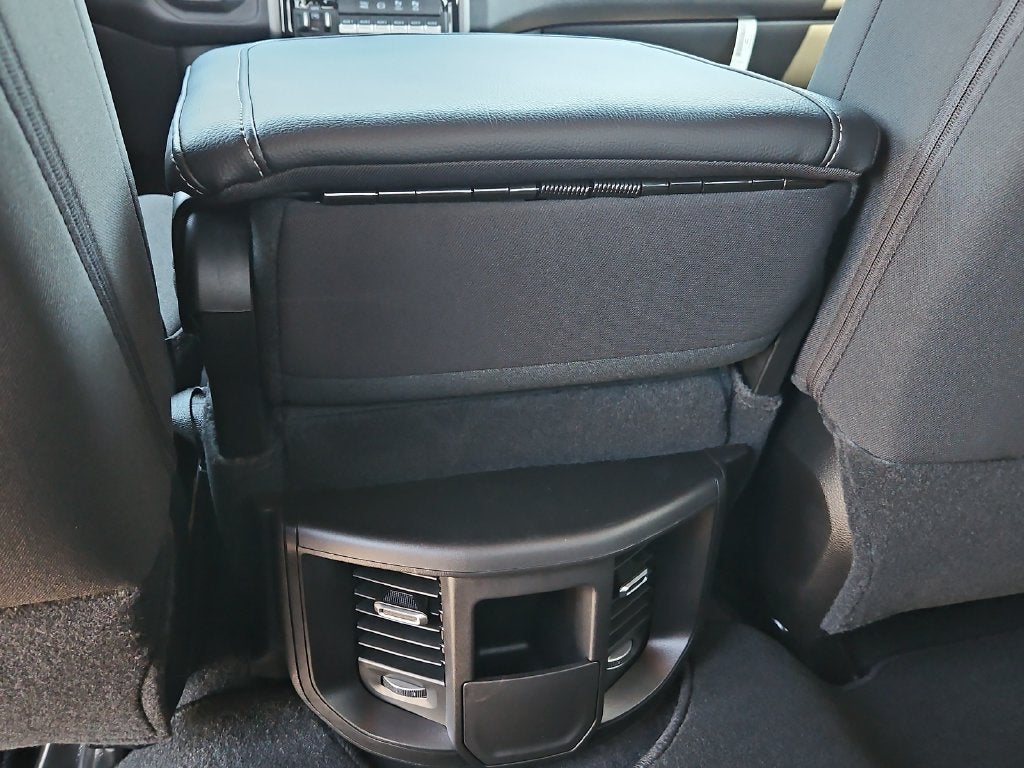 2027 RAM 3500 RAM 3500 TRADESMAN CREW CAB 4X4 8' BOX