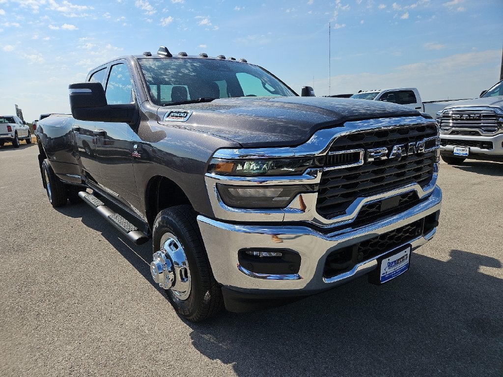2027 RAM 3500 RAM 3500 TRADESMAN CREW CAB 4X4 8' BOX