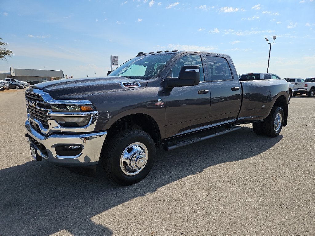 2027 RAM 3500 RAM 3500 TRADESMAN CREW CAB 4X4 8' BOX