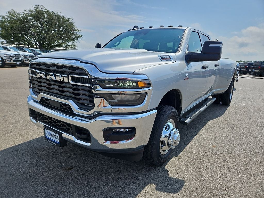 2026 RAM 3500 RAM 3500 TRADESMAN CREW CAB 4X4 8' BOX