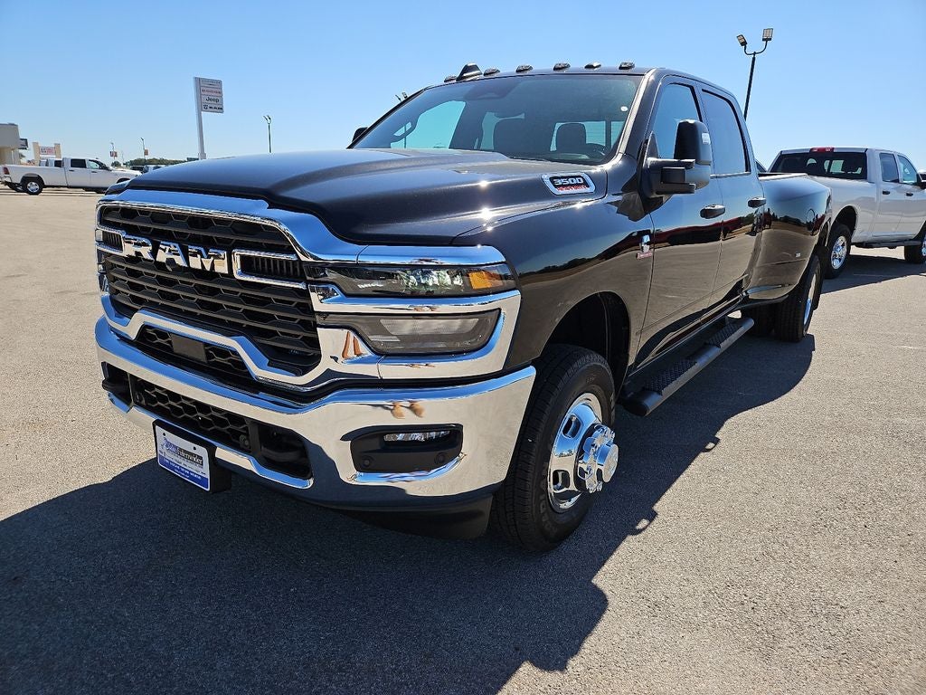 2027 RAM 3500 RAM 3500 TRADESMAN CREW CAB 4X4 8' BOX