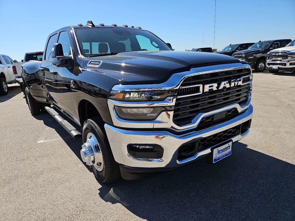 2027 RAM 3500 RAM 3500 TRADESMAN CREW CAB 4X4 8' BOX