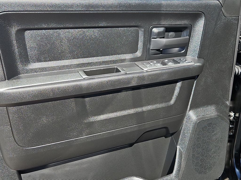 2027 RAM 3500 RAM 3500 TRADESMAN CREW CAB 4X4 8' BOX