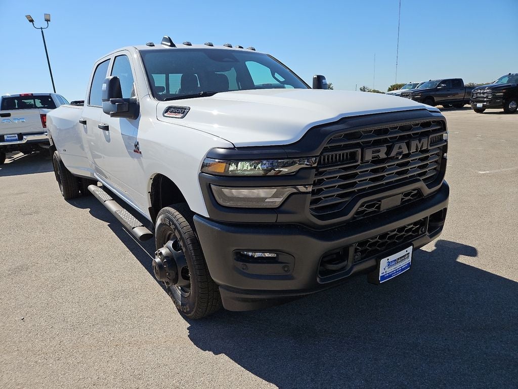 2027 RAM 3500 RAM 3500 TRADESMAN CREW CAB 4X4 8' BOX