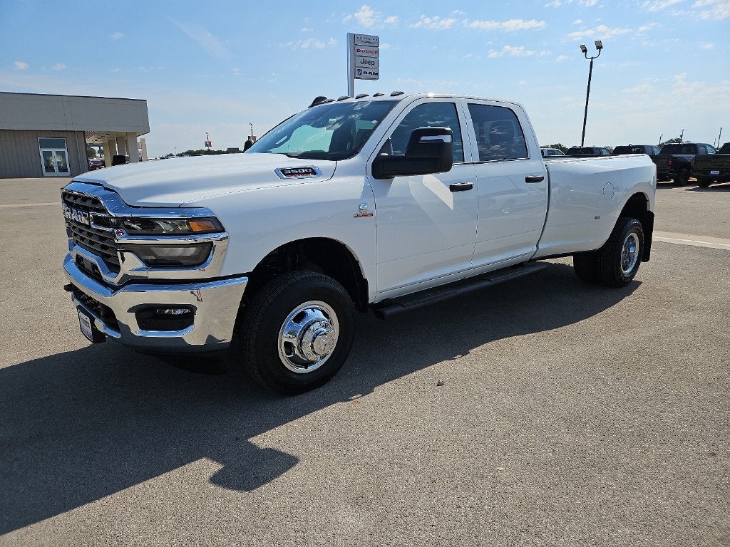 2027 RAM 3500 RAM 3500 TRADESMAN CREW CAB 4X4 8' BOX