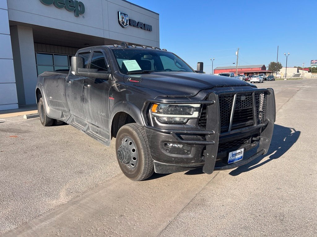 2022 RAM 3500 Laramie Crew Cab 4x4 8' Box