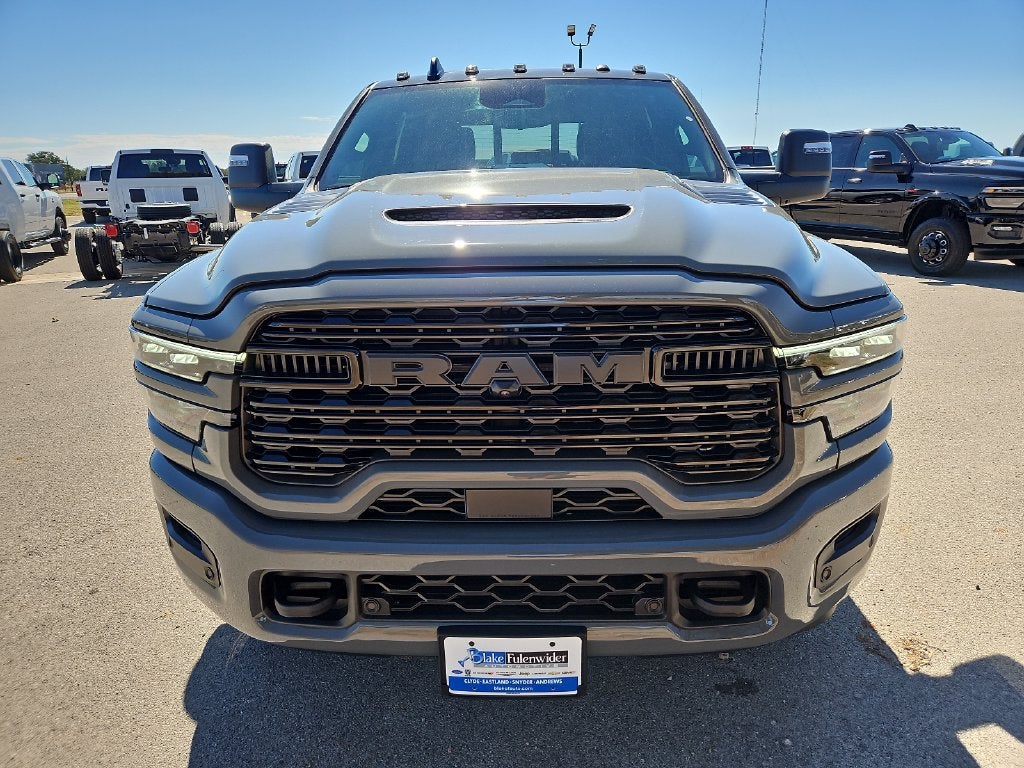 2027 RAM 3500 RAM 3500 LIMITED CREW CAB 4X4 8' BOX