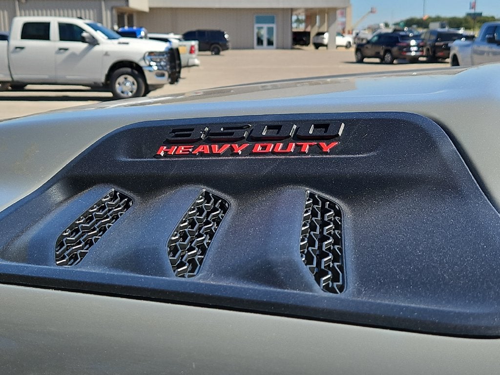 2027 RAM 3500 RAM 3500 LIMITED CREW CAB 4X4 8' BOX