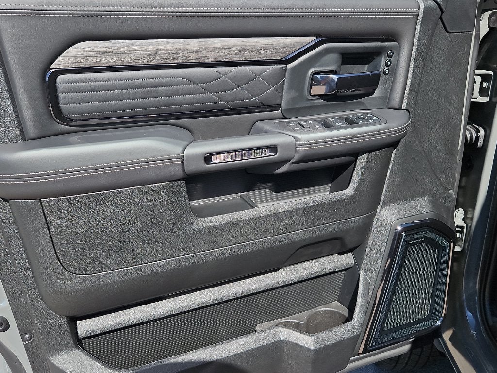 2027 RAM 3500 RAM 3500 LIMITED CREW CAB 4X4 8' BOX