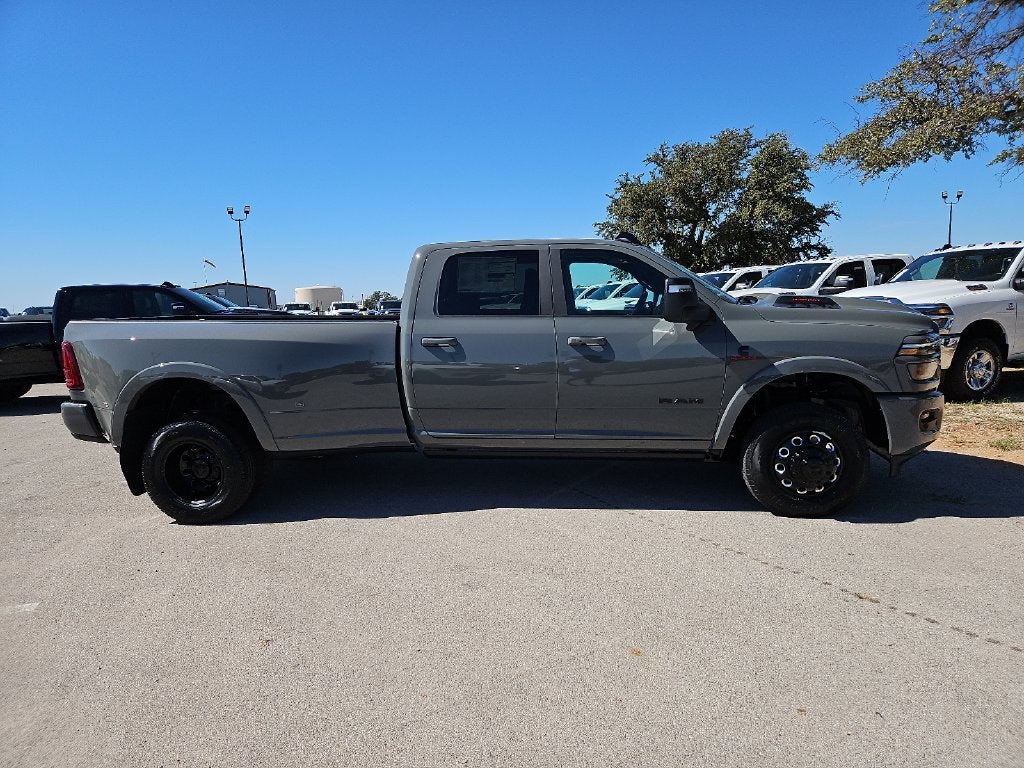 2027 RAM 3500 RAM 3500 LIMITED CREW CAB 4X4 8' BOX