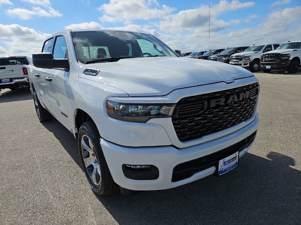 2027 RAM 1500 RAM 1500 EXPRESS CREW CAB 4X2 5'7' BOX