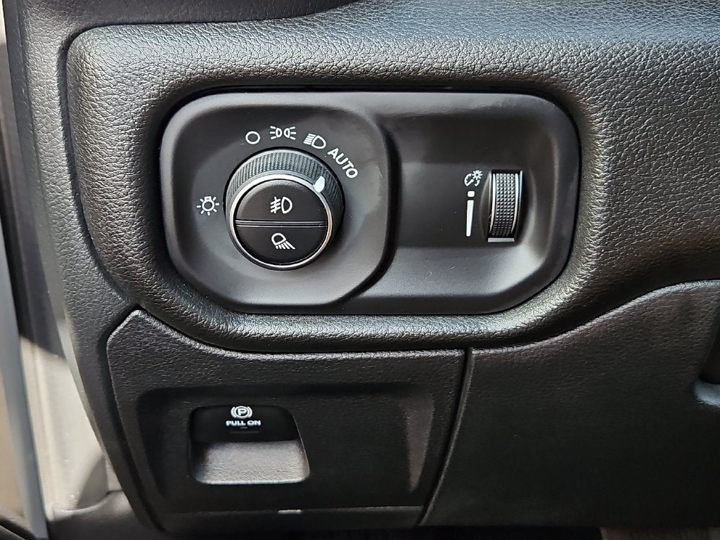 2027 RAM 1500 RAM 1500 EXPRESS CREW CAB 4X2 5'7' BOX