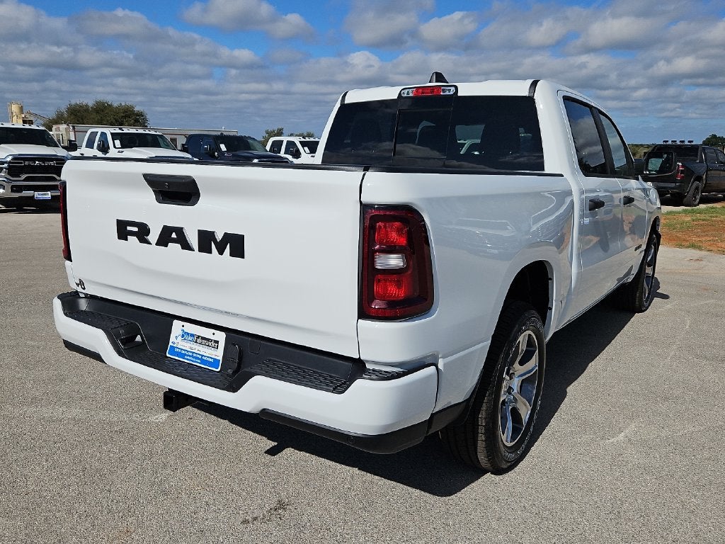2027 RAM 1500 RAM 1500 EXPRESS CREW CAB 4X2 5'7' BOX