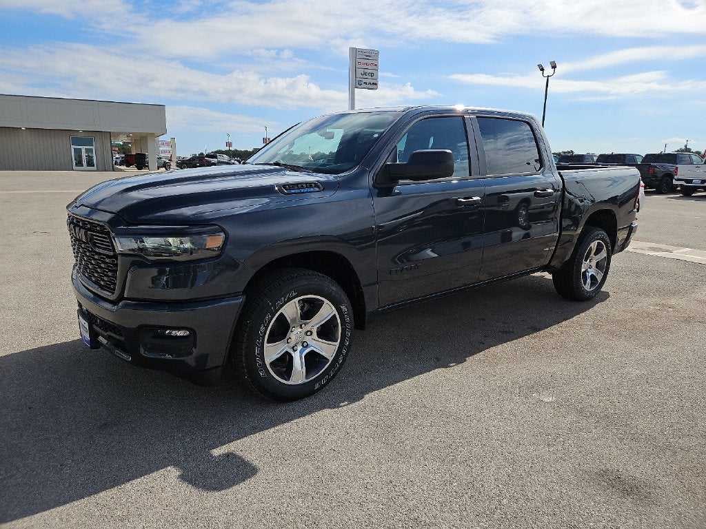 2027 RAM 1500 RAM 1500 EXPRESS CREW CAB 4X2 5'7' BOX