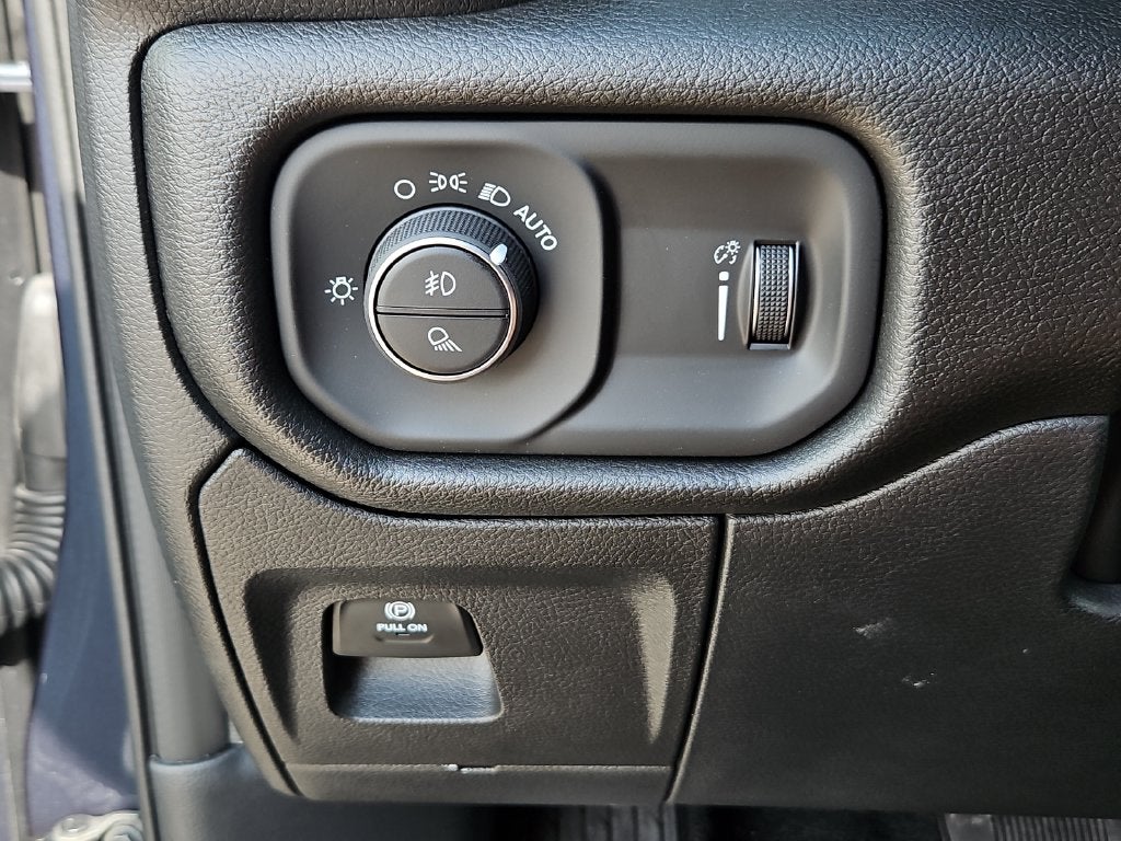 2027 RAM 1500 RAM 1500 EXPRESS CREW CAB 4X2 5'7' BOX