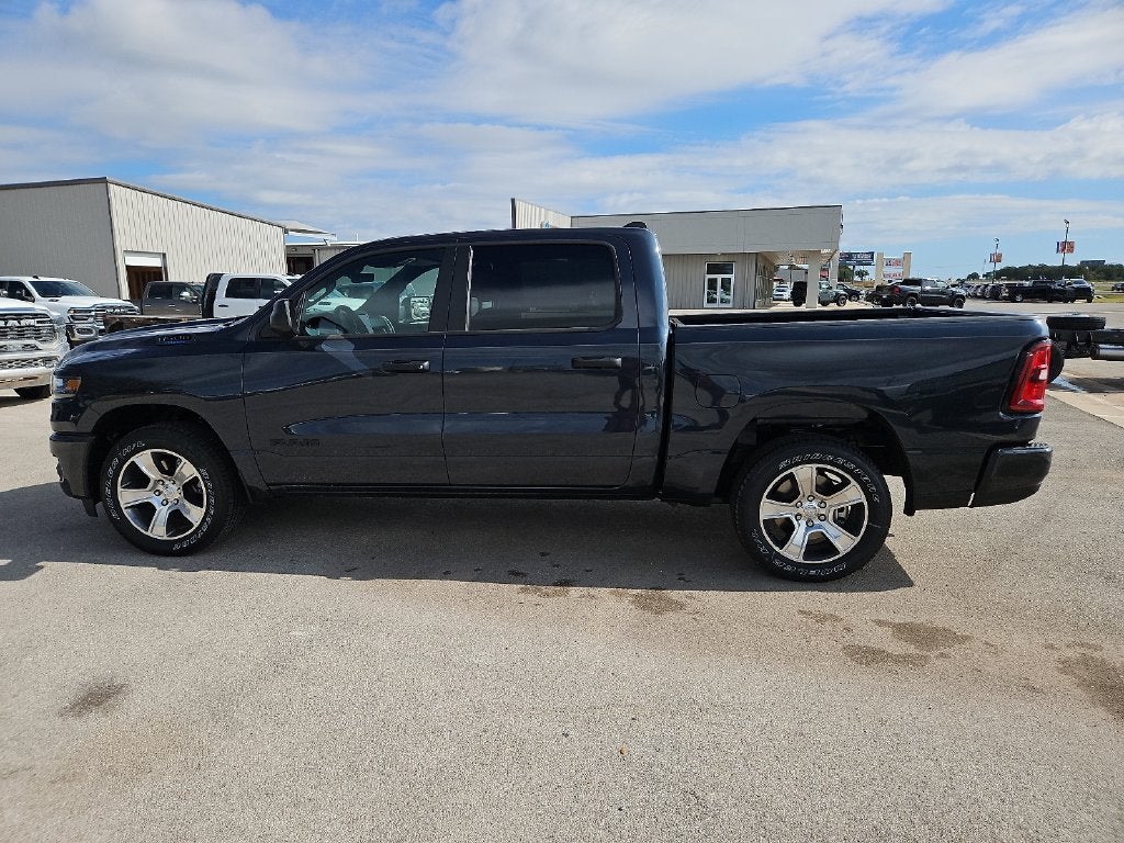 2027 RAM 1500 RAM 1500 EXPRESS CREW CAB 4X2 5'7' BOX