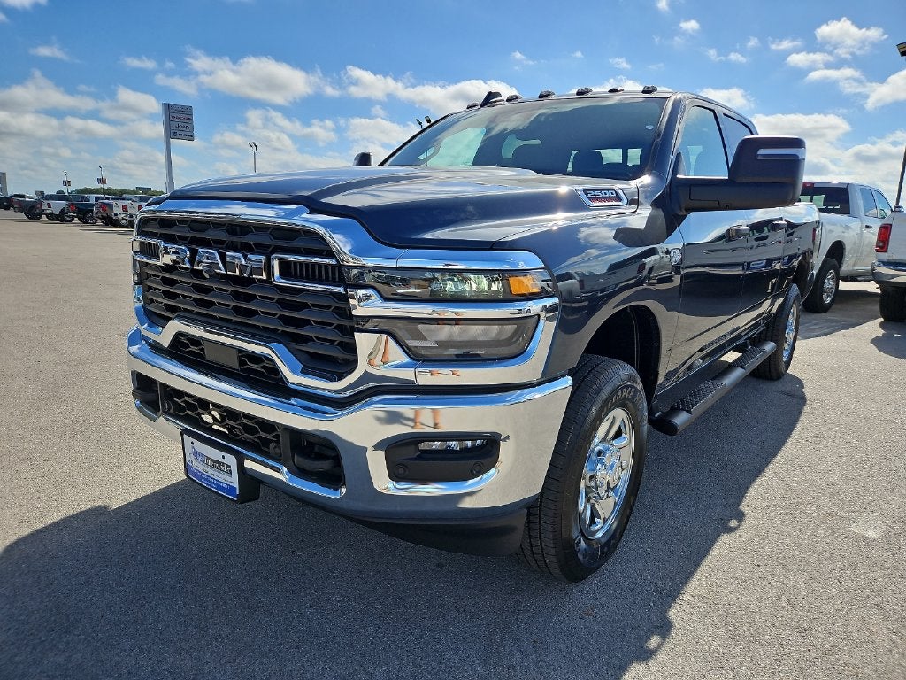 2027 RAM 2500 RAM 2500 TRADESMAN CREW CAB 4X4 6'4' BOX