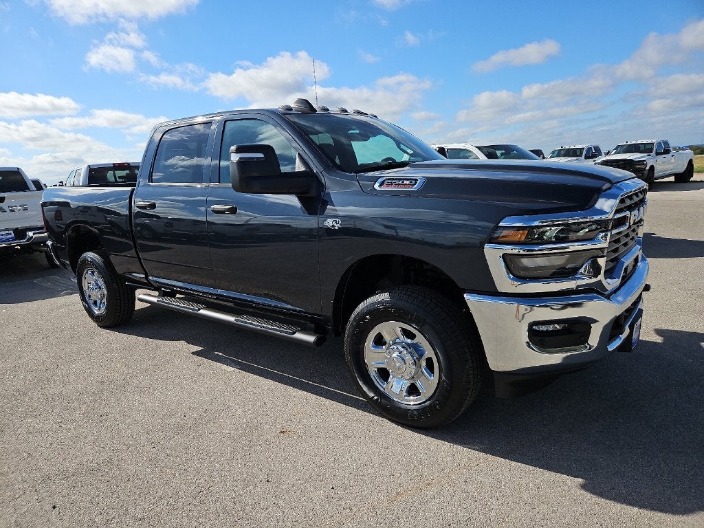 2027 RAM 2500 RAM 2500 TRADESMAN CREW CAB 4X4 6'4' BOX