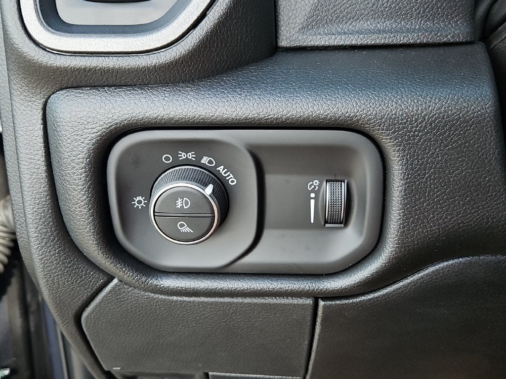 2027 RAM 2500 RAM 2500 TRADESMAN CREW CAB 4X4 6'4' BOX