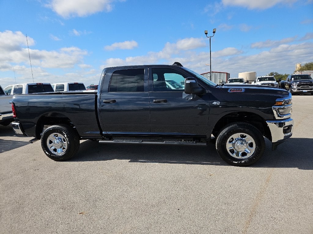2027 RAM 2500 RAM 2500 TRADESMAN CREW CAB 4X4 6'4' BOX