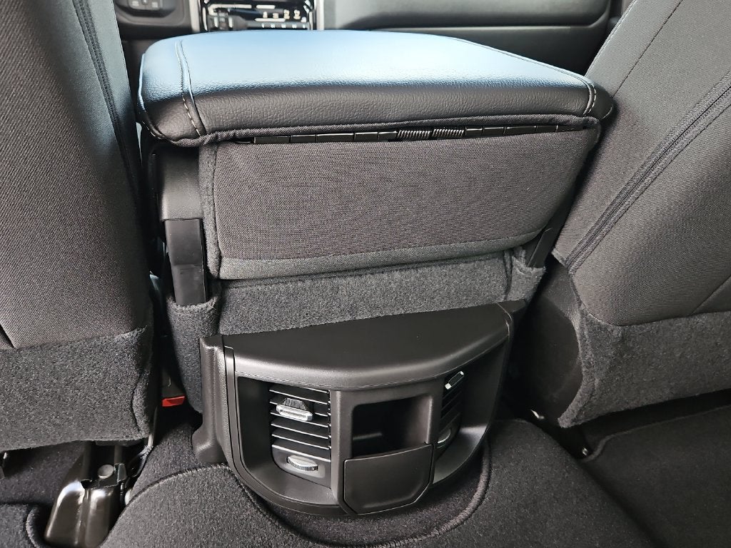 2027 RAM 2500 RAM 2500 TRADESMAN CREW CAB 4X4 6'4' BOX