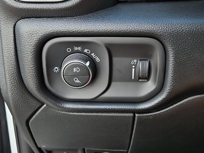 2027 RAM 2500 RAM 2500 TRADESMAN CREW CAB 4X4 6'4' BOX