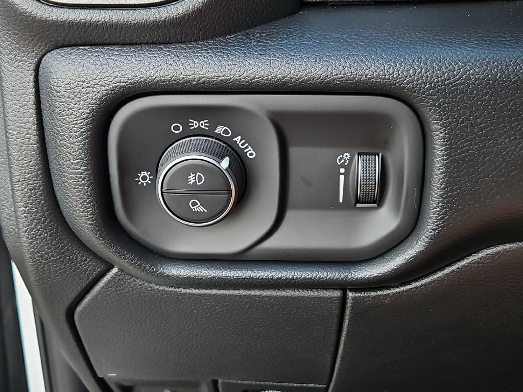 2027 RAM 2500 RAM 2500 TRADESMAN CREW CAB 4X4 6'4' BOX