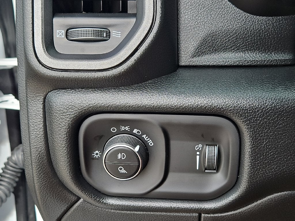 2027 RAM 2500 RAM 2500 TRADESMAN CREW CAB 4X4 8' BOX