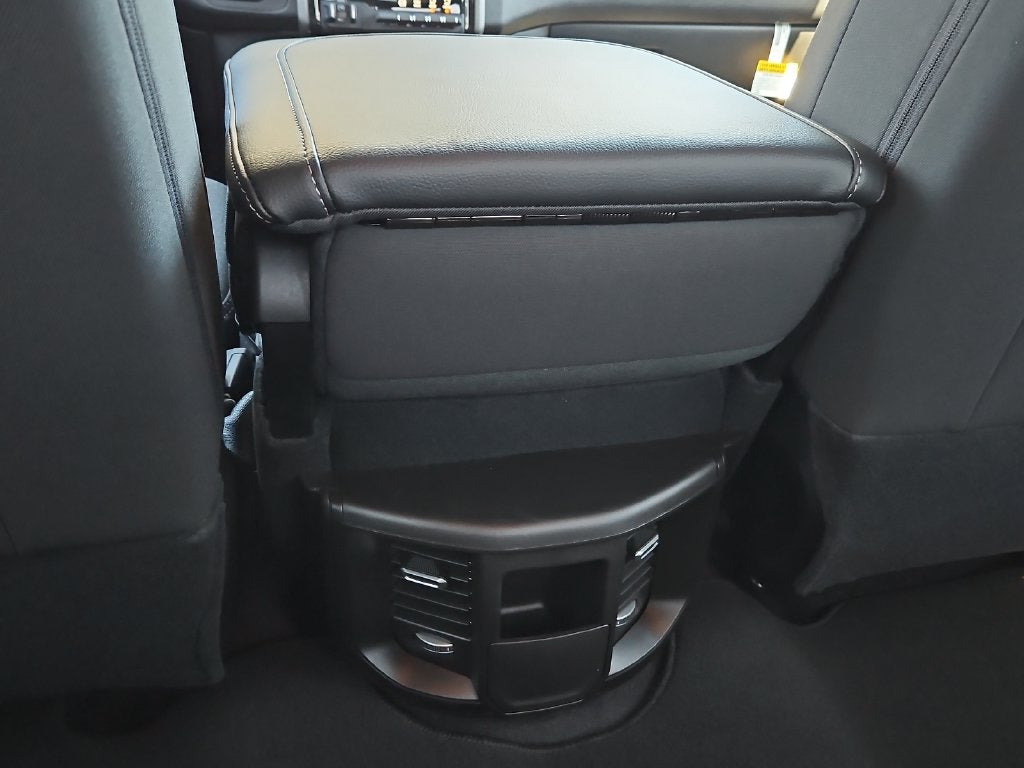 2027 RAM 2500 RAM 2500 TRADESMAN CREW CAB 4X4 8' BOX