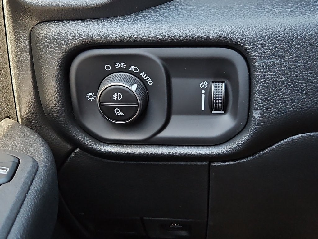 2027 RAM 2500 RAM 2500 TRADESMAN CREW CAB 4X4 8' BOX