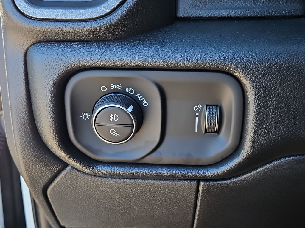 2027 RAM 2500 RAM 2500 TRADESMAN CREW CAB 4X4 8' BOX