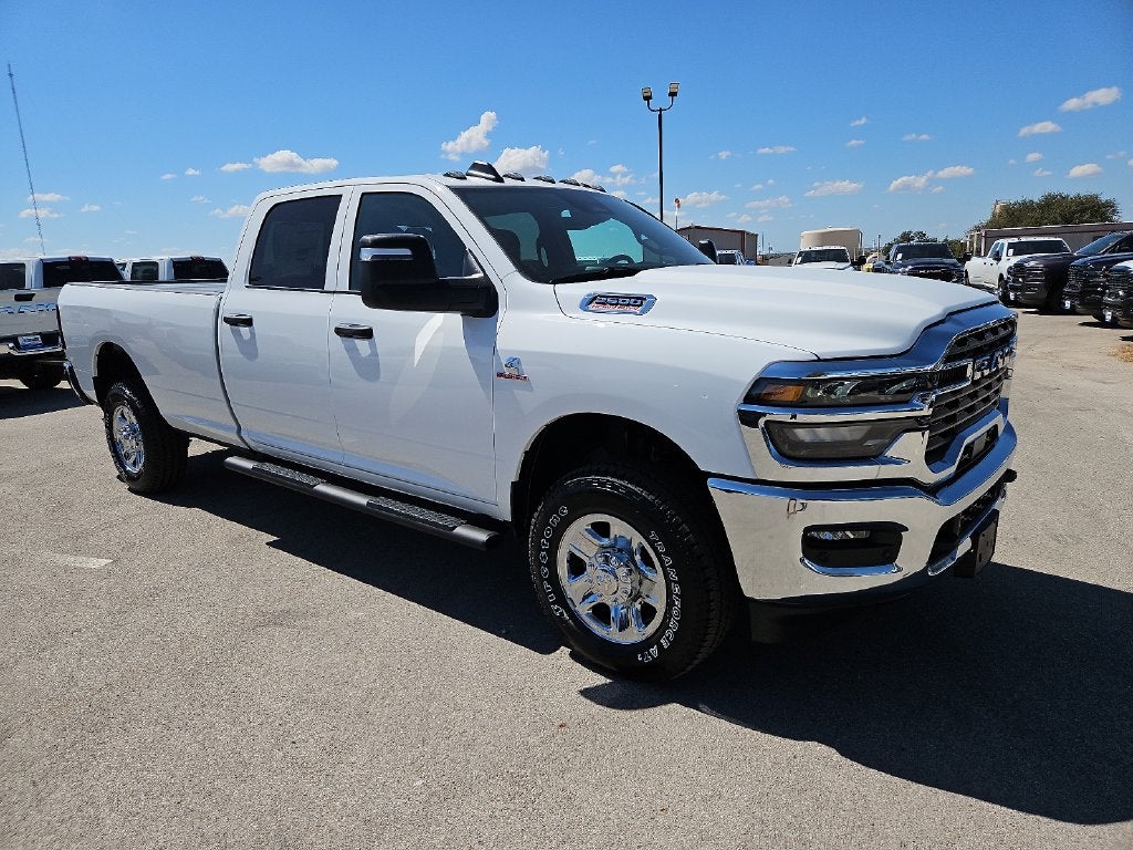 2027 RAM 2500 RAM 2500 TRADESMAN CREW CAB 4X4 8' BOX
