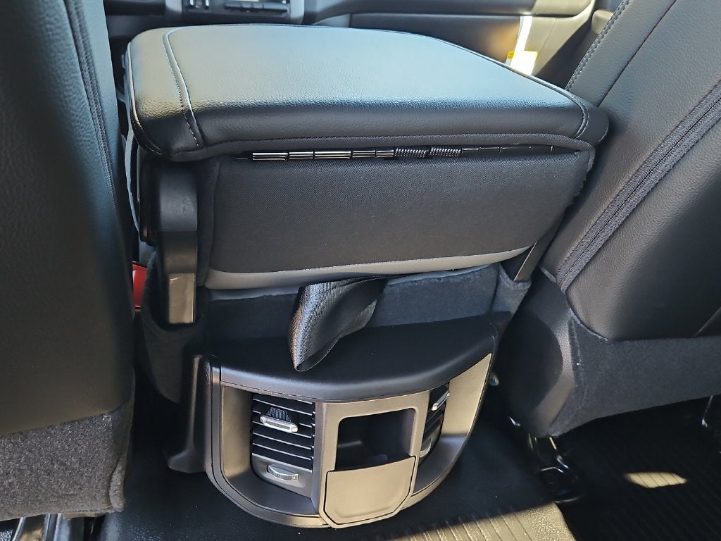 2027 RAM 2500 RAM 2500 TRADESMAN CREW CAB 4X4 8' BOX